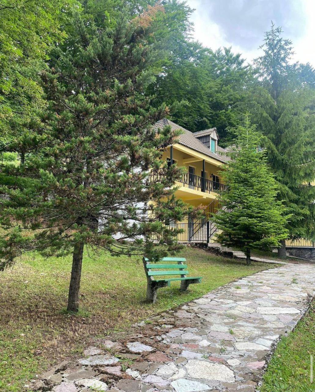 Bujtina Te Grima Hotel เธทธ์ ภายนอก รูปภาพ