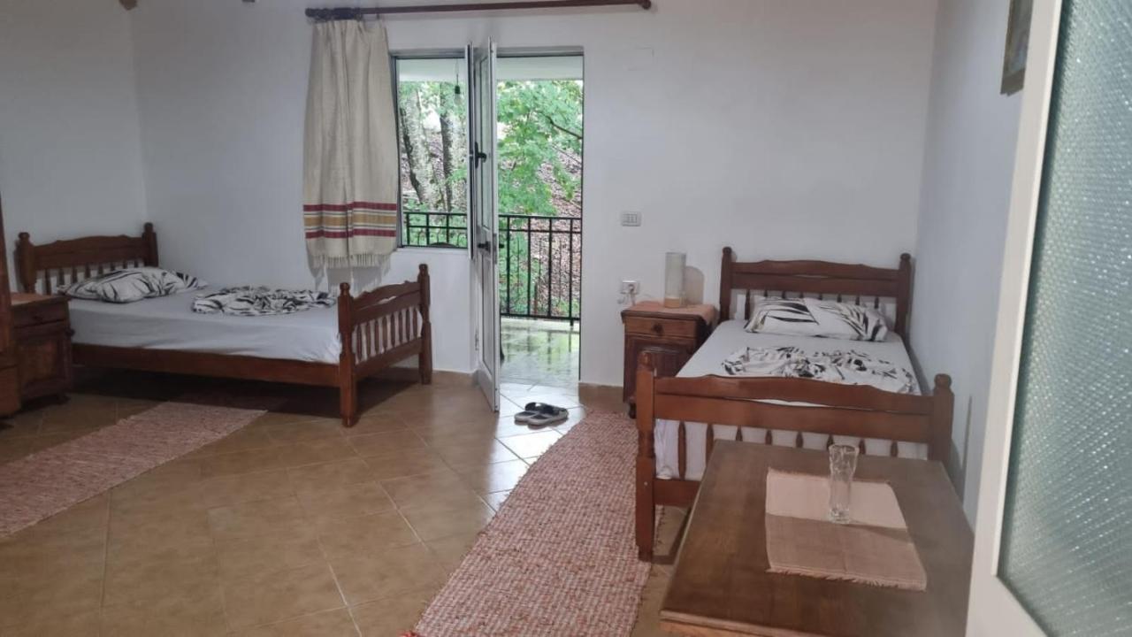 Bujtina Te Grima Hotel เธทธ์ ภายนอก รูปภาพ