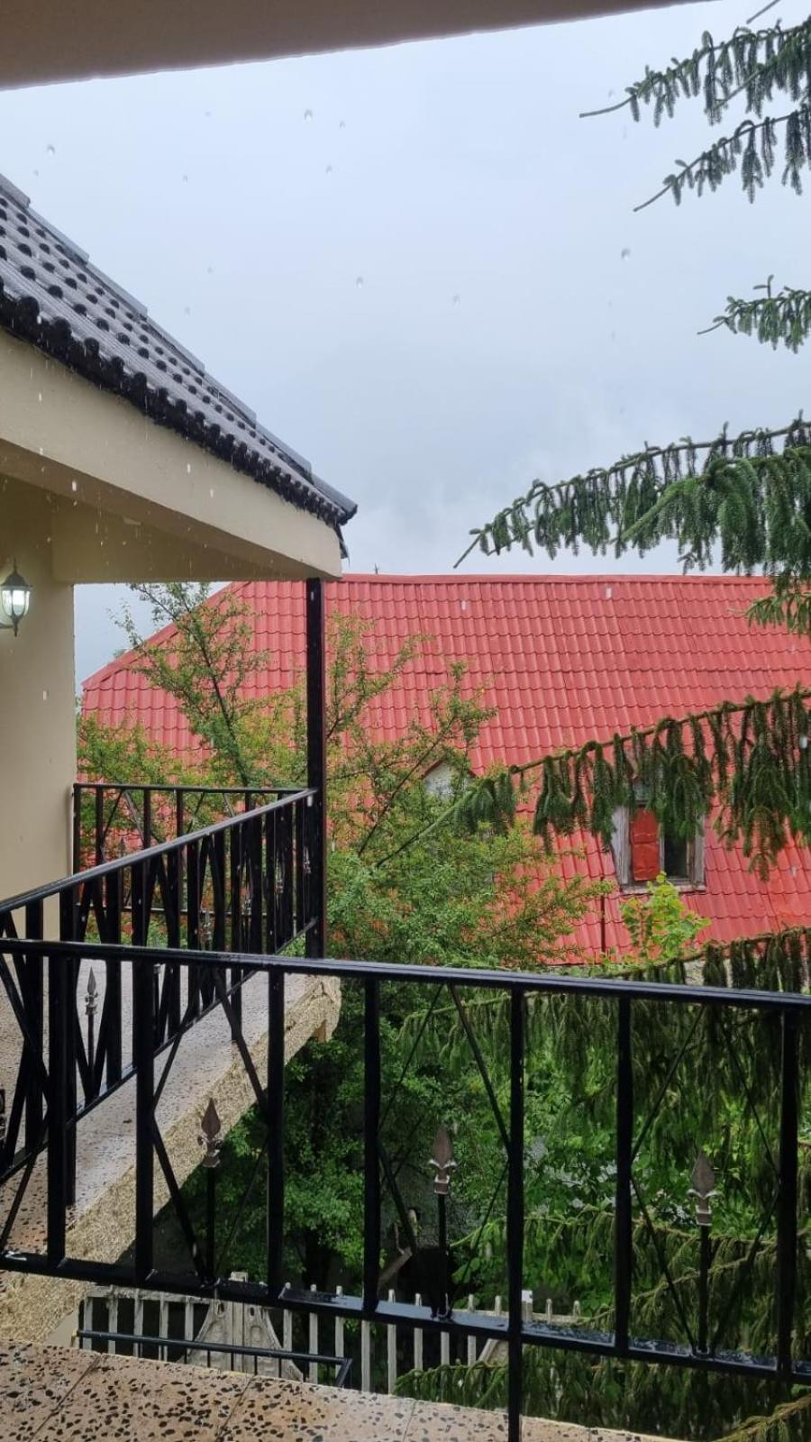 Bujtina Te Grima Hotel เธทธ์ ภายนอก รูปภาพ