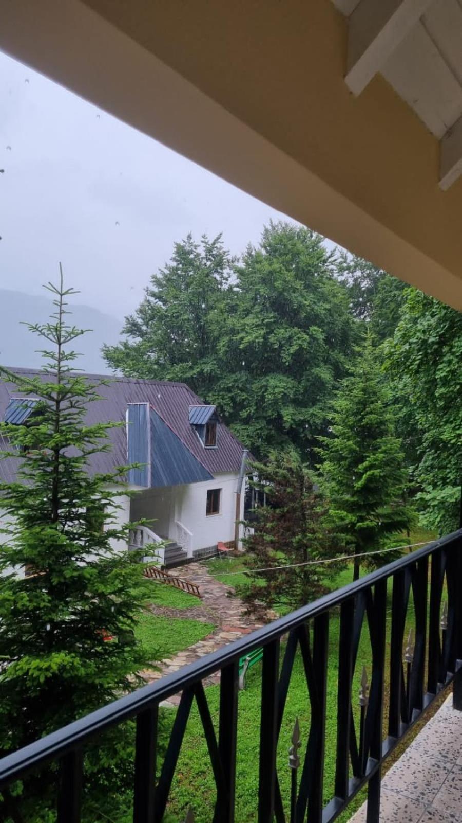 Bujtina Te Grima Hotel เธทธ์ ภายนอก รูปภาพ